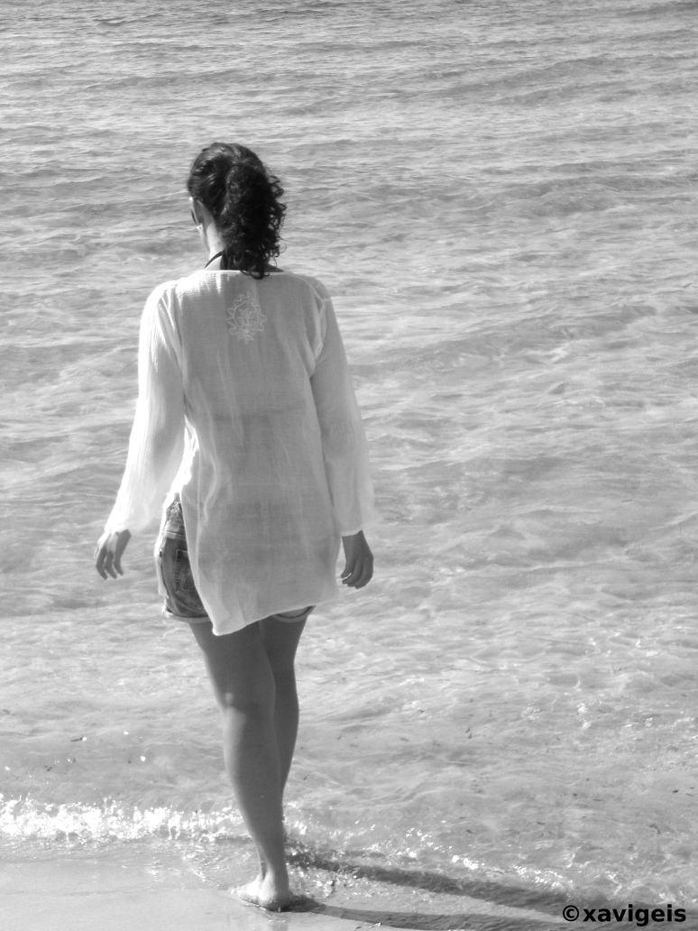 walk on the beach_©xavigeis